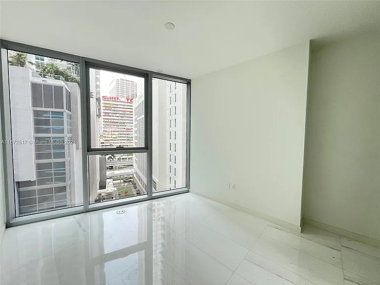 300 S Biscayne Blvd #806E — Photo 13