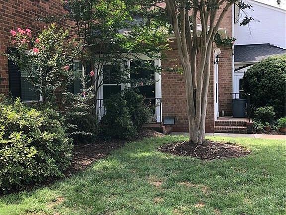 2nd image of 15 Rock Garden Ln