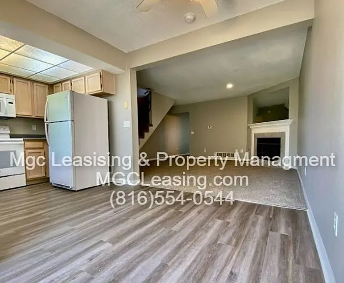 1012B NE Whispering Winds Ct #B — Photo 5