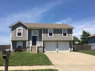 10006 E 222nd St, Peculiar, MO 64078