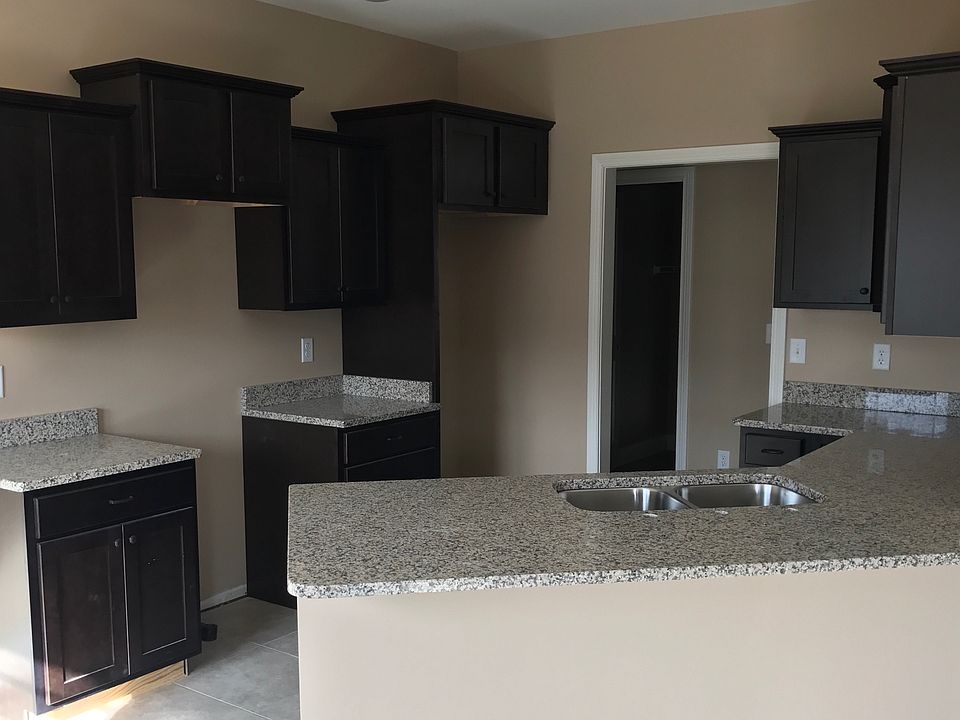 2nd image of 501 Poinsetta Dr