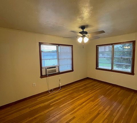 3rd image of 204 Jewel St APT B