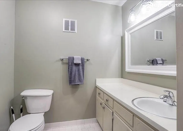 370 Wallace Rd #E4 — Photo 13