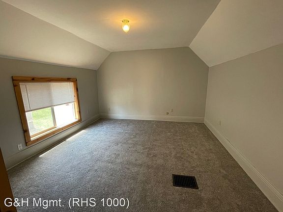 4th image of 1000 1/2 Division St S #2