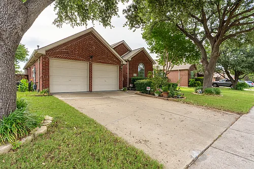 2324 Crestridge Dr Photo 1