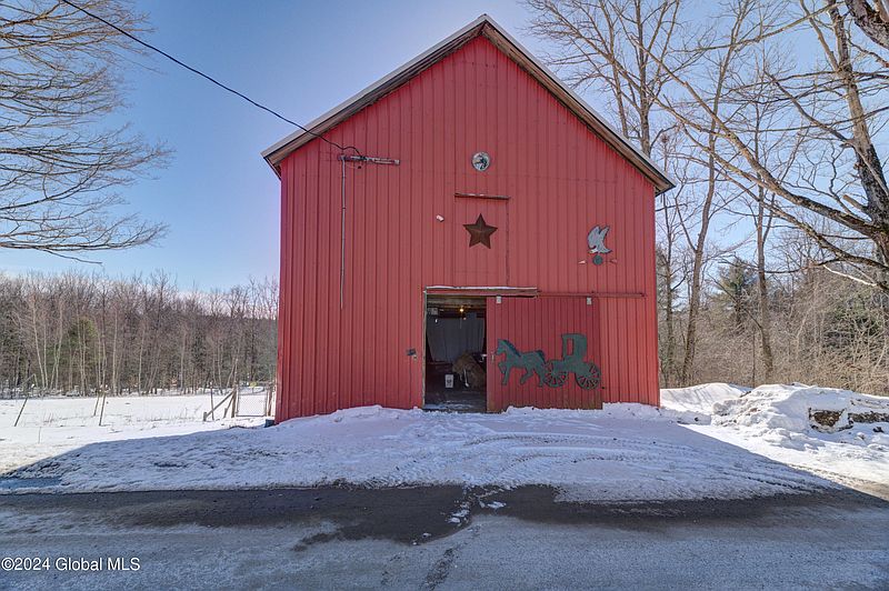 4th image of 388 Willie Road