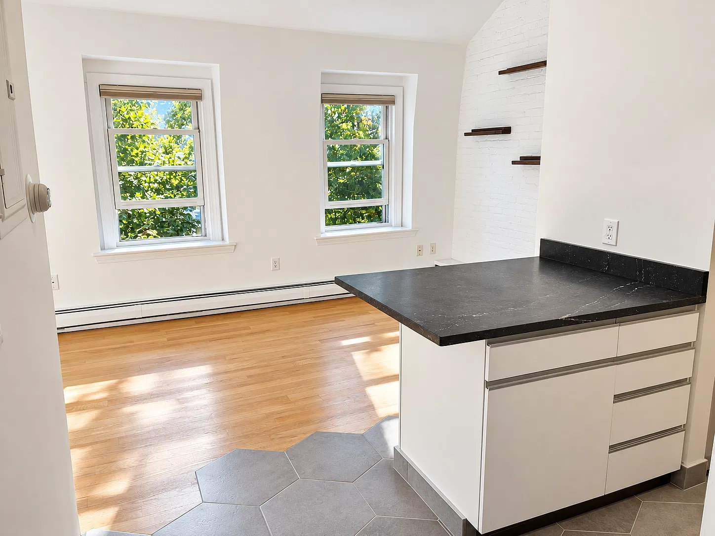 2 bed, 907 sqft, $4,295 — Photo 2