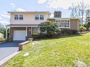 13 Spruce St, Trumbull, CT 06611