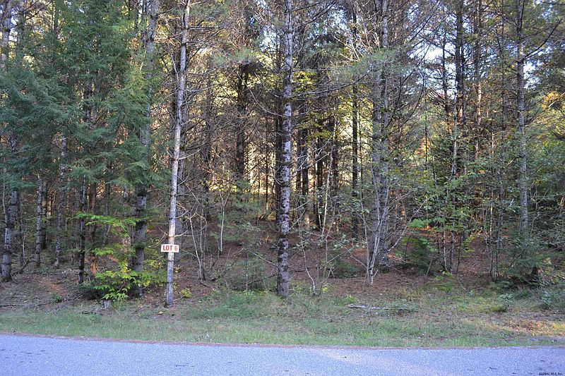 3rd image of L8.26 Hendricks Road