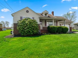 819 Almasy Dr, Campbell, OH