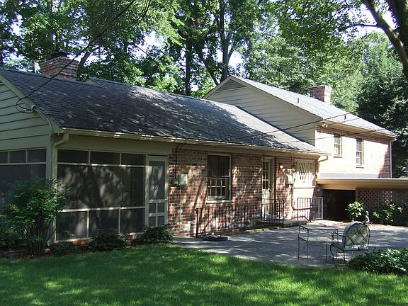 3rd image of 2921 Westchester Rd