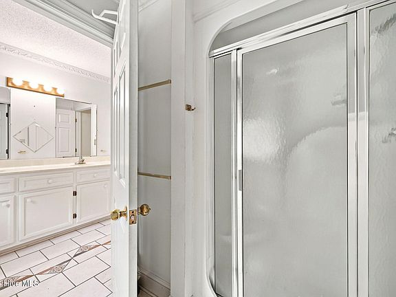 5th image of 303 Harvey Circle