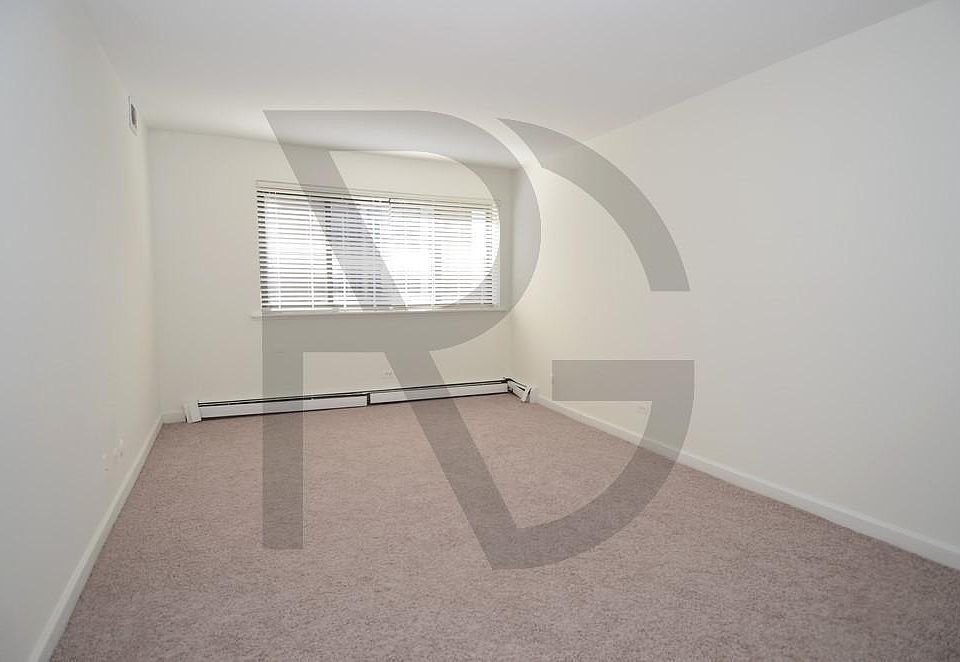 2nd image of 536 W Addison St APT 279