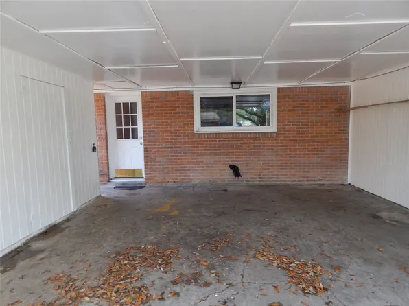 104 Crestview Dr, Hitchcock, TX 77563