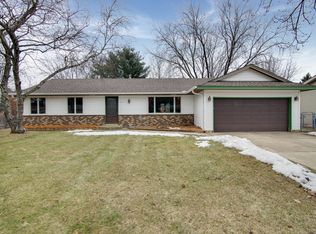 8641 Hillside Trl S, Cottage Grove, MN 55016