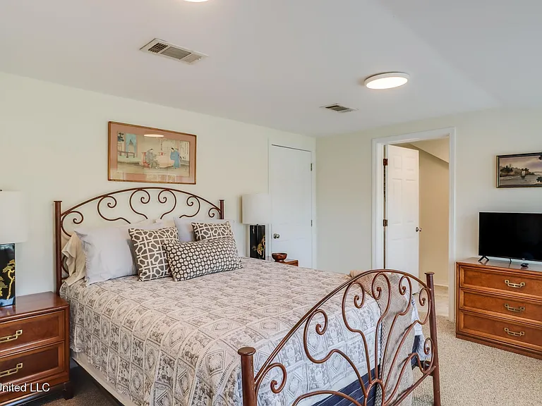 777 Watkins Ave — Photo 11