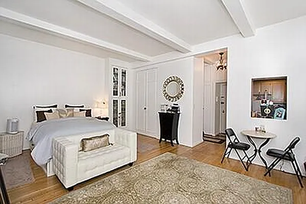 Rented by Bank Neary | media 18