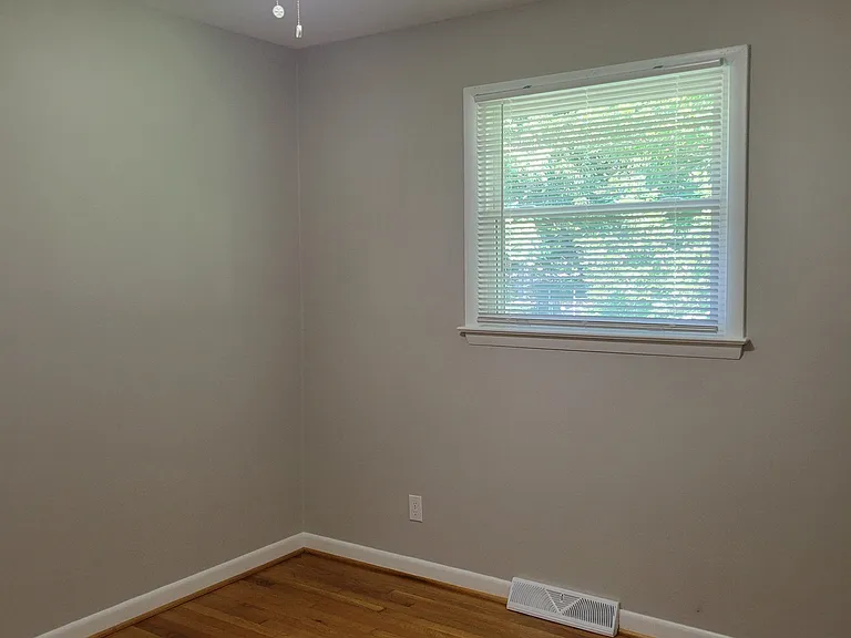 3128 Woodlawn Ave — Photo 10