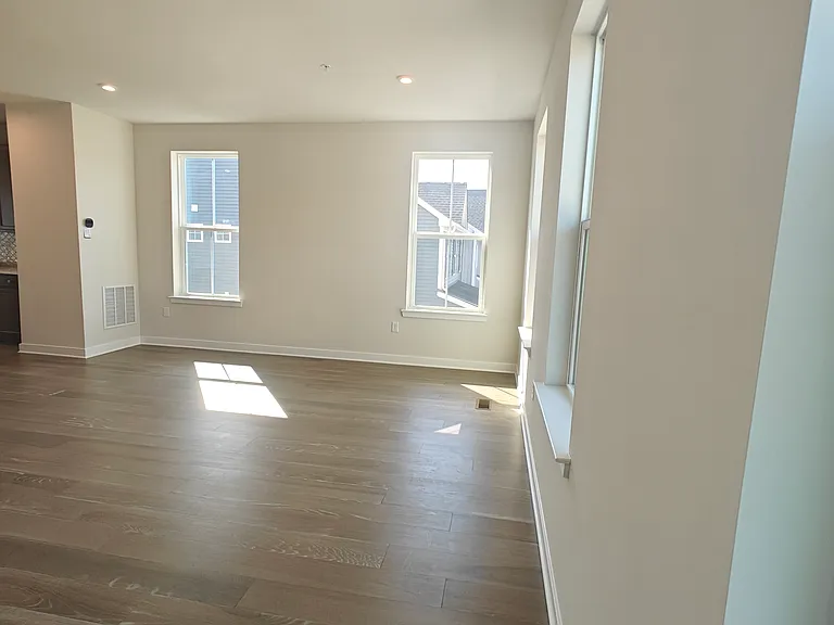 108 S Durham Dr — Photo 9