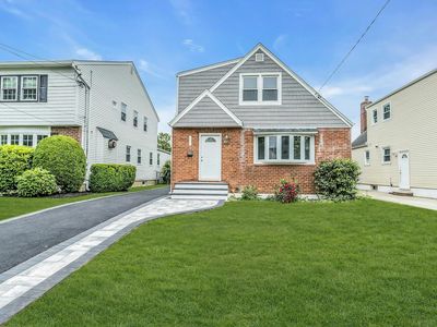 193 Beech Street, Floral Park, NY, 11001