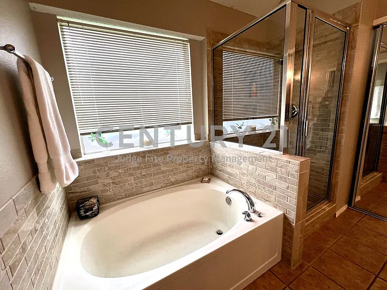 11413 Huntington Rd — Photo 26