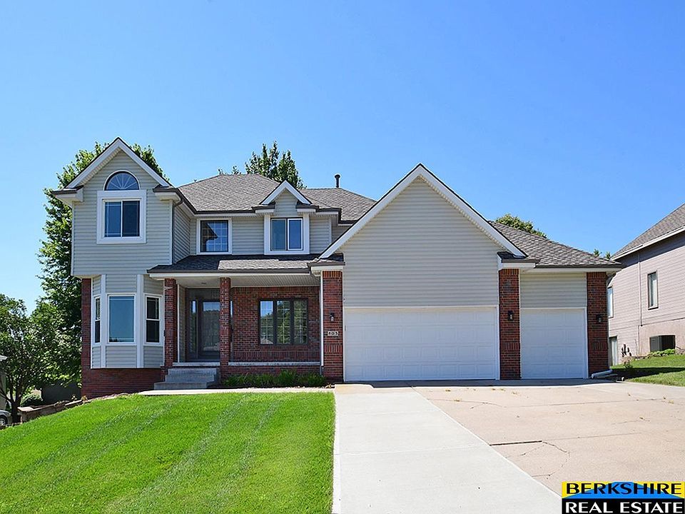 1st image of 803 Graham Dr
