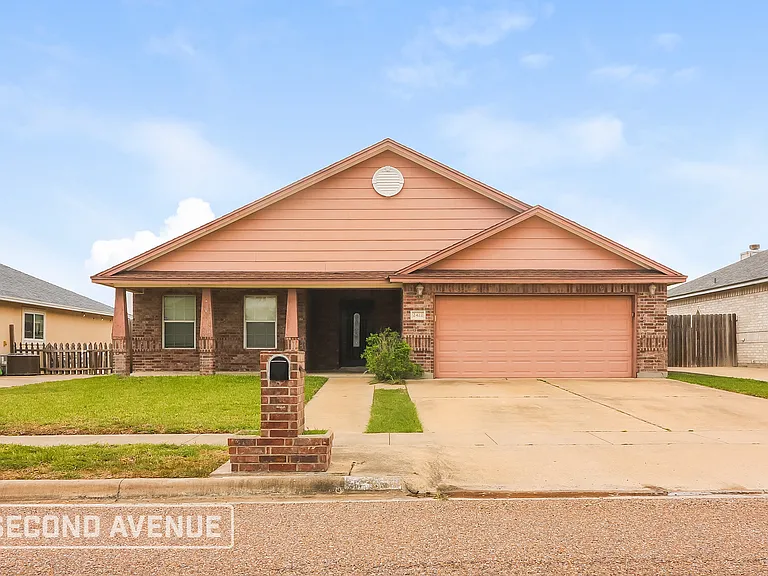 2422 Luzius Dr — Photo 1