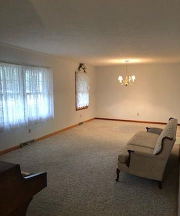 3rd image of 104 Woodford Village Dr