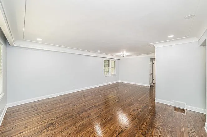 7530 N Oakley Ave #2 — Photo 4