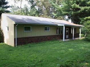 193 Elm Ln, Wampum, PA 16157
