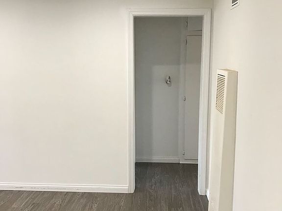 4th image of 10231 Darby Ave APT 4