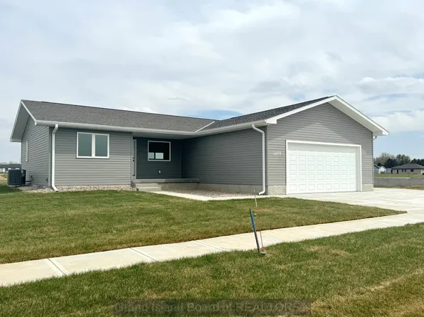 1499 Highlander Ln, Aurora, NE 68818