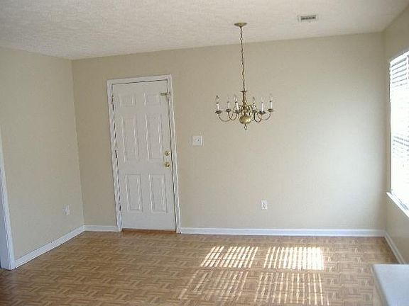 5th image of 233 Cottonwood Ct