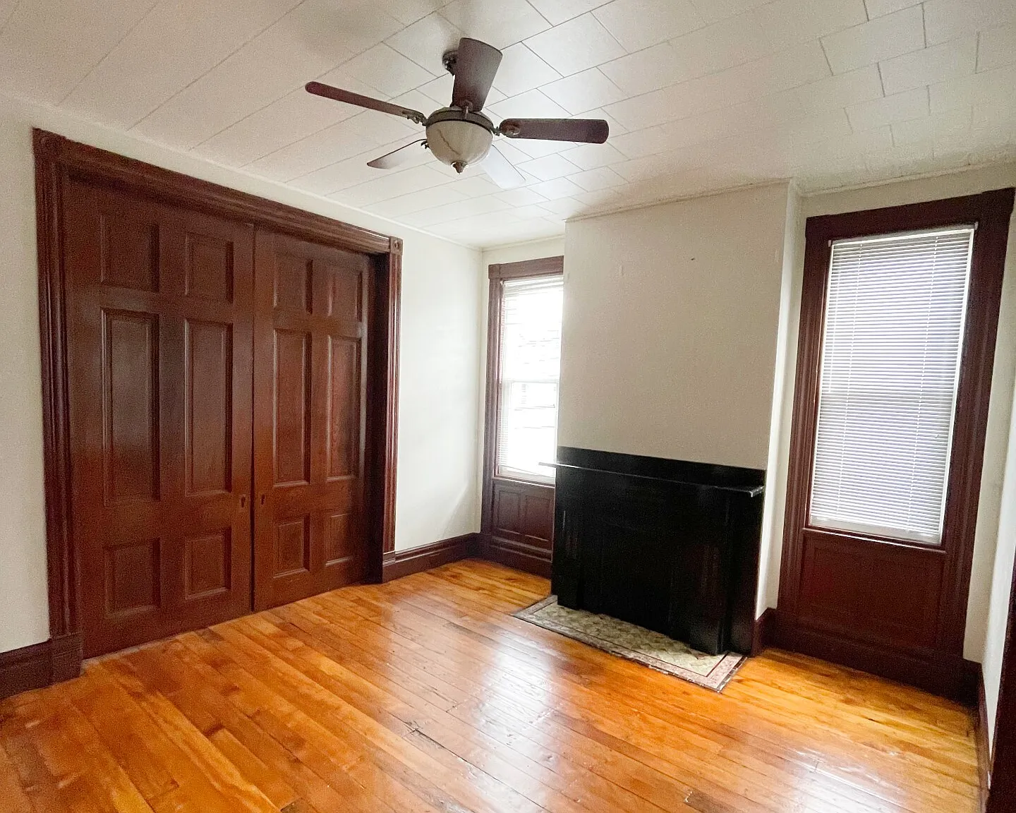 1607 Sarah Street - 2 — Photo 4