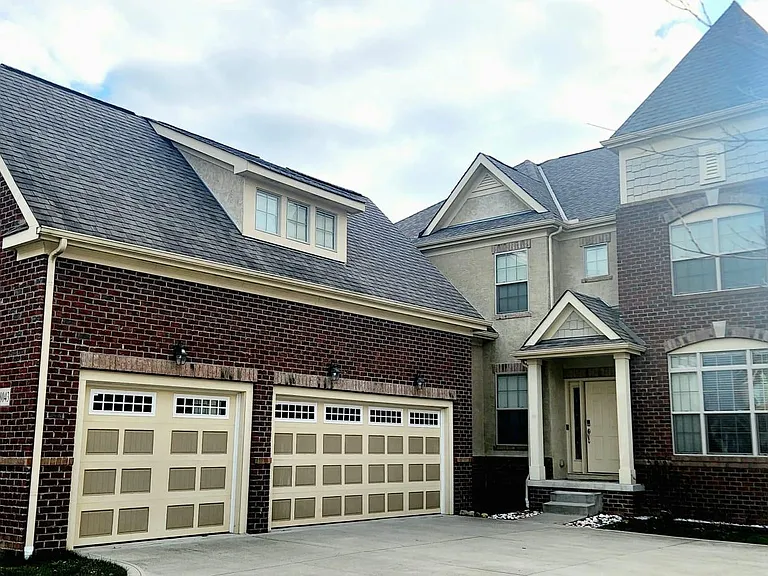 8043 Oak Meadow Dr — Photo 1