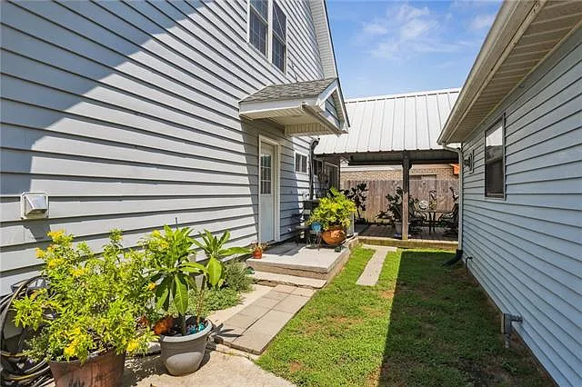 661 E William David Pkwy — Photo 25