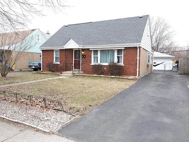 4618 W 115th Pl photo 1