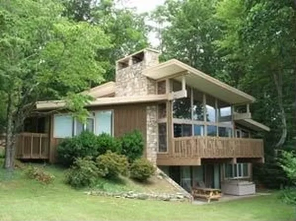 674 Woodland Dr, Gatlinburg, TN 37738