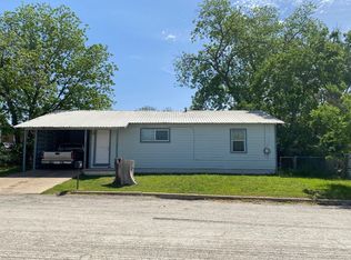 402 N Mary St, Comanche, TX 76442