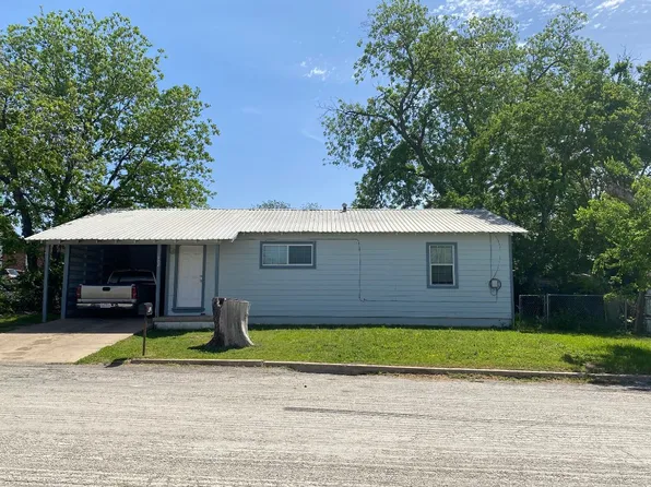 402 N Mary St, Comanche, TX 76442
