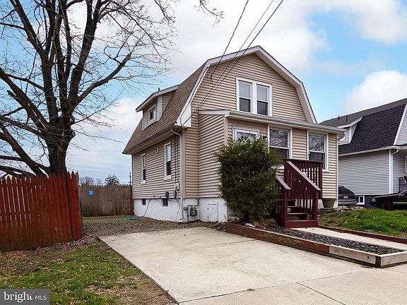 2nd image of 211 Chestnut St