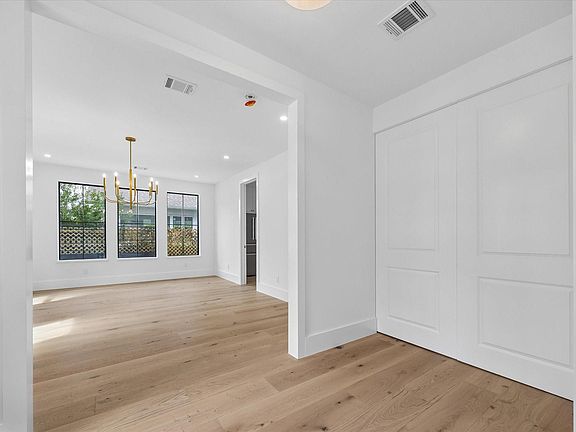 5th image of 4714 W Alabama St