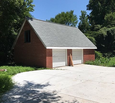 3rd image of 325 Courtney Ln