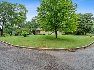 672 E Red Rd, Independence, MO 64055