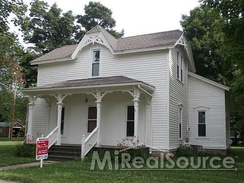 1st image of 203 W Oak St