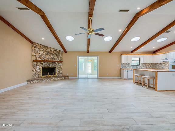 5th image of 949 Tall Pine Dr