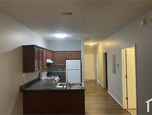 3rd image of 4618 W Market St #202