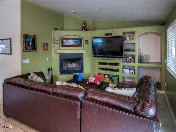 4th image of 1950 W Maplewood Dr