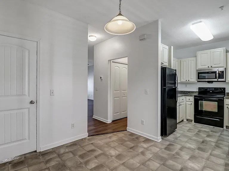 324 Laurel Oak Ln — Photo 9