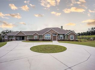 5708 Woods View Ct, Weirsdale, FL 32195